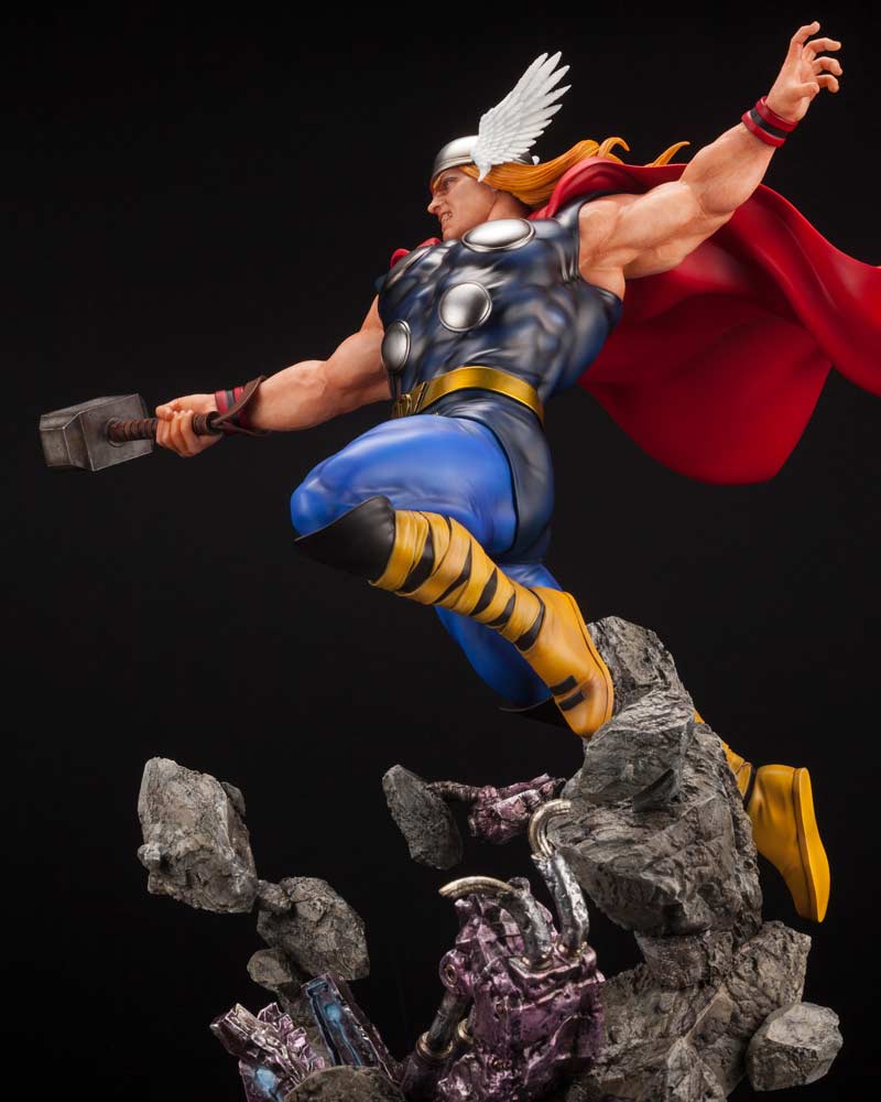 (PO) Marvel Avengers Thor Fine Art Statue